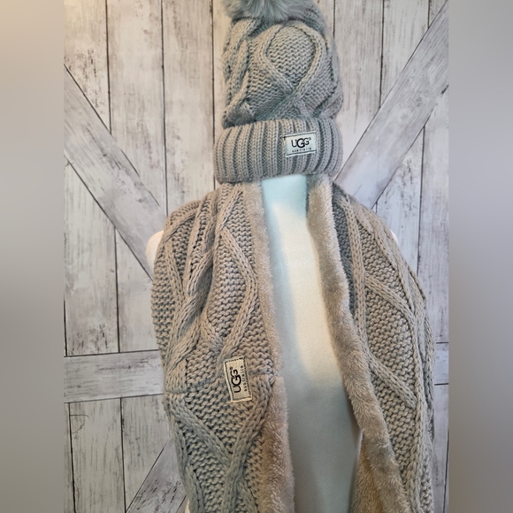 UGG Cream Cable Knit Beanie and Scarf Set - Picture 2 of 6